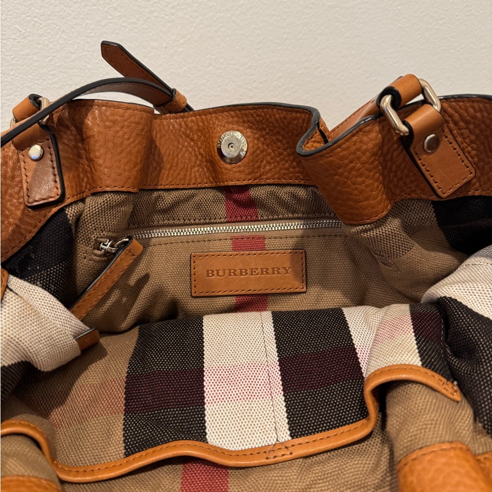 Burberry Tan Leather Shoulder Bag with Gold Hardware - Picture 4 of 5